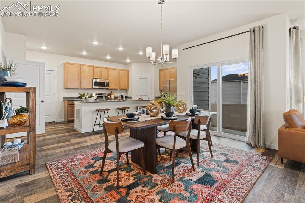 Image 8 of 33: Dining Area