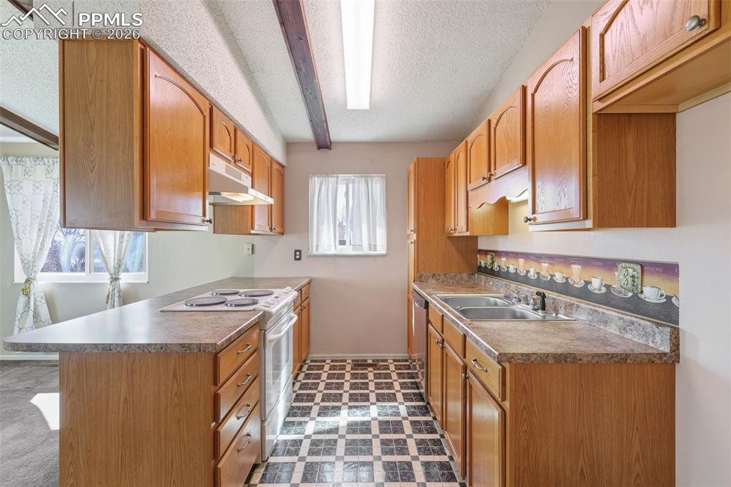 Image 10 of 37: Kitchen