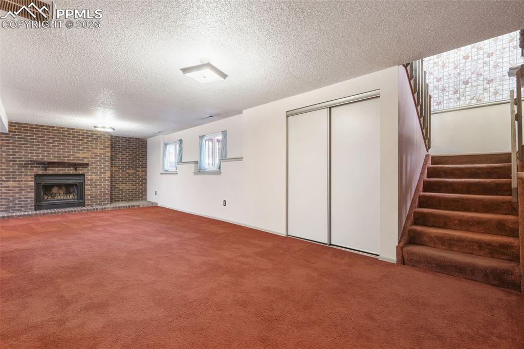 Image 22 of 37: Family Room