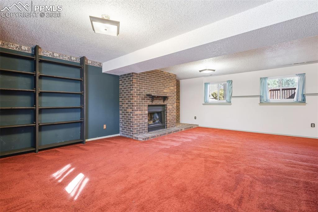 Image 23 of 37: Living Room