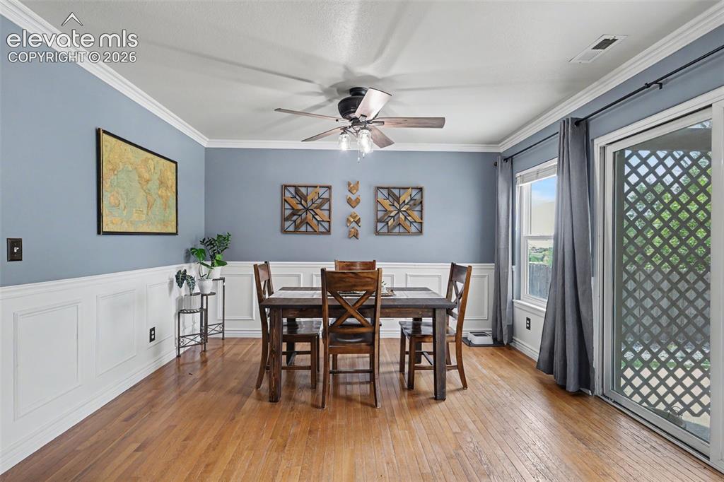 Image 11 of 38: Dining Area