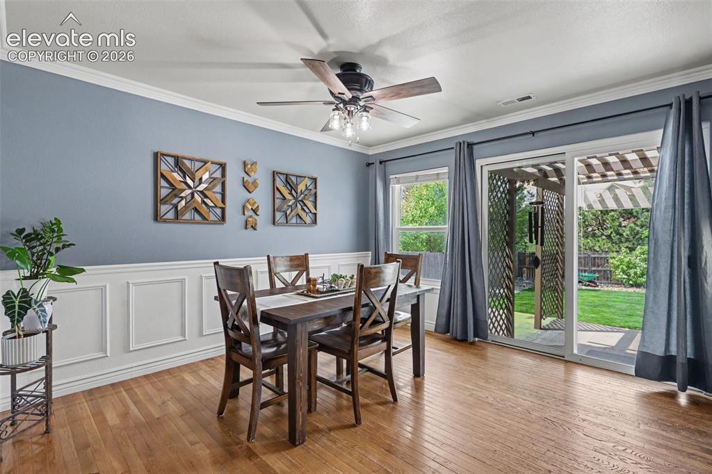 Image 12 of 38: Dining Area