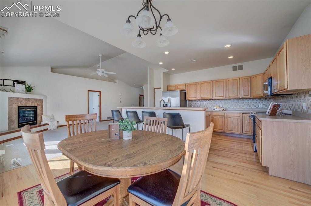 Image 14 of 39: eat in 