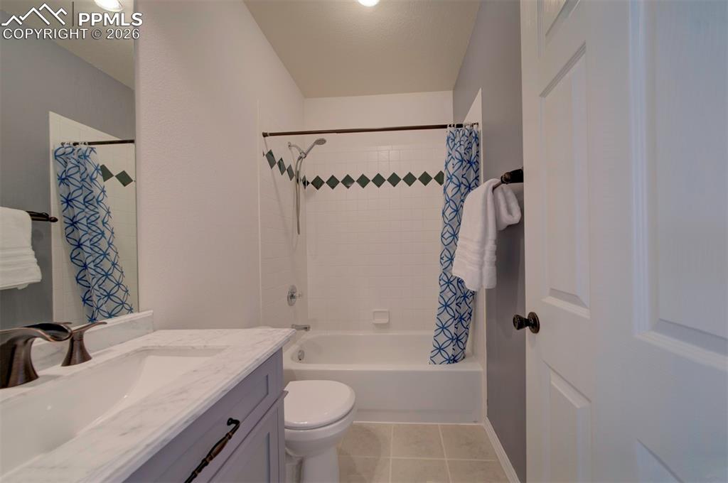 Image 23 of 39: main floor full bath 