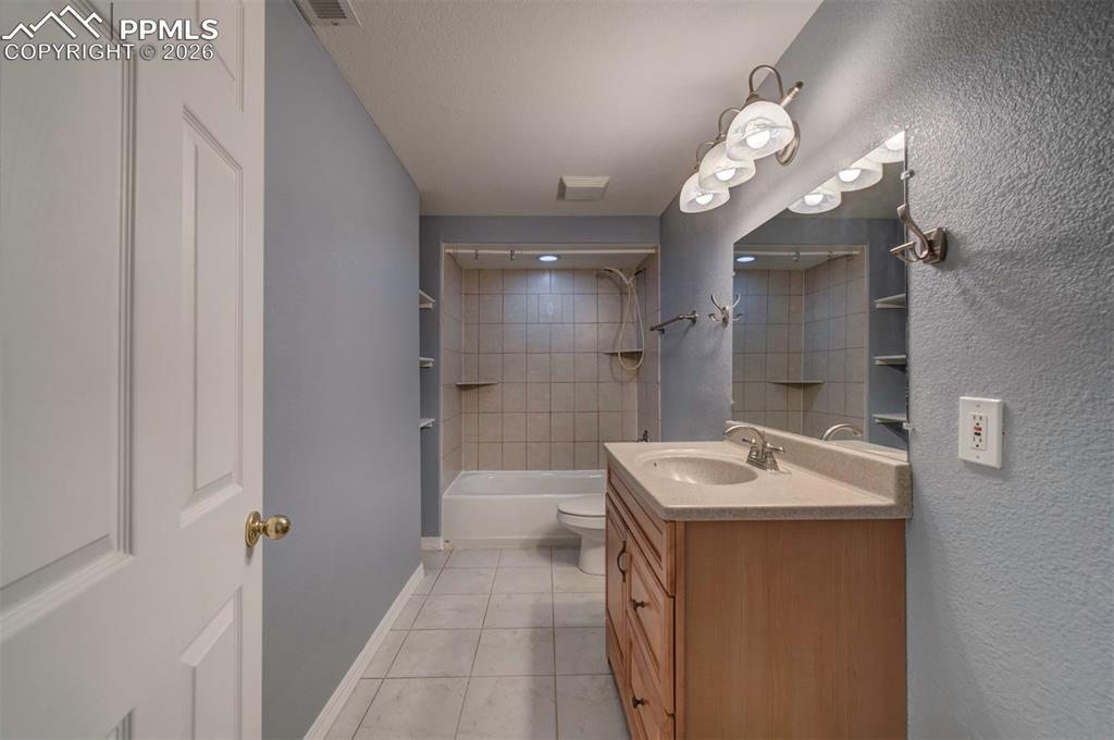 Image 28 of 39: 4th bath