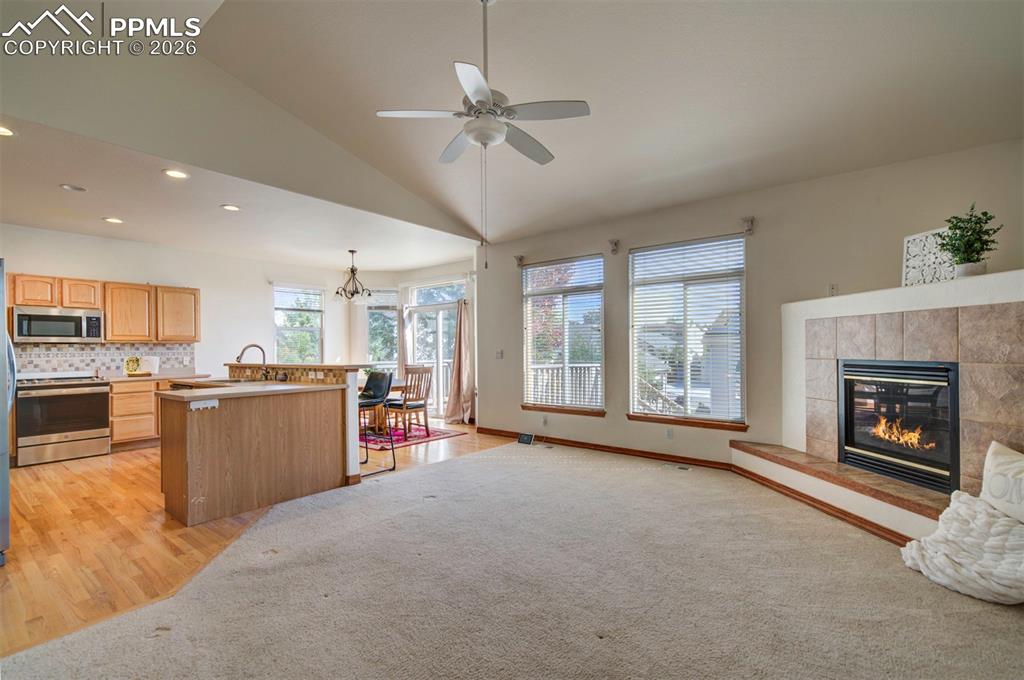 Image 9 of 39: Kitchen