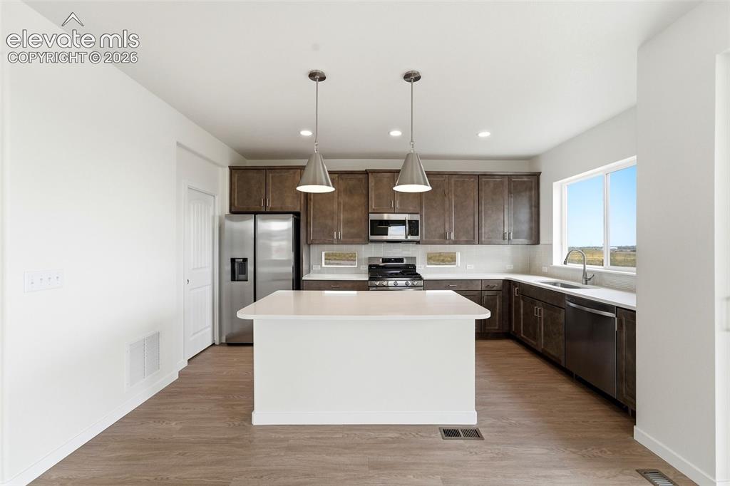 Image 5 of 29: Kitchen
