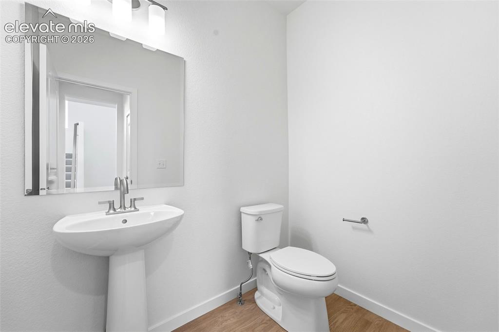 Image 9 of 29: Powder Bath