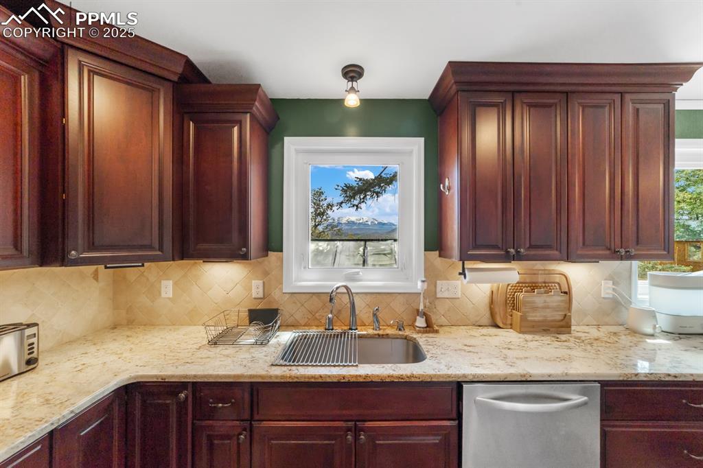 Image 11 of 42: Kitchen