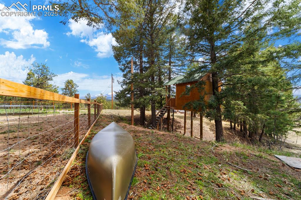 Image 37 of 42: Yard