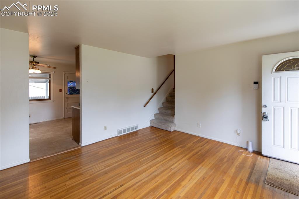 Image 4 of 32: Living Room