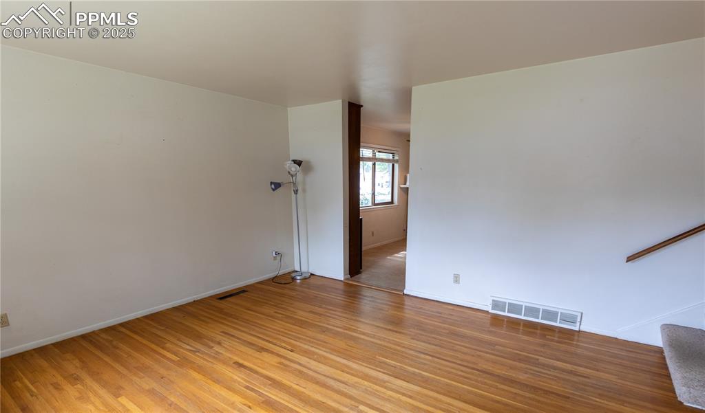 Image 6 of 32: Living Room
