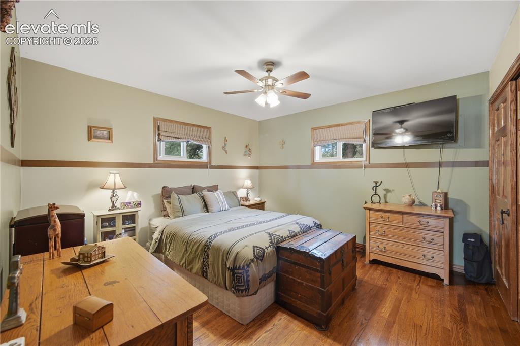 Image 10 of 28: Bedroom