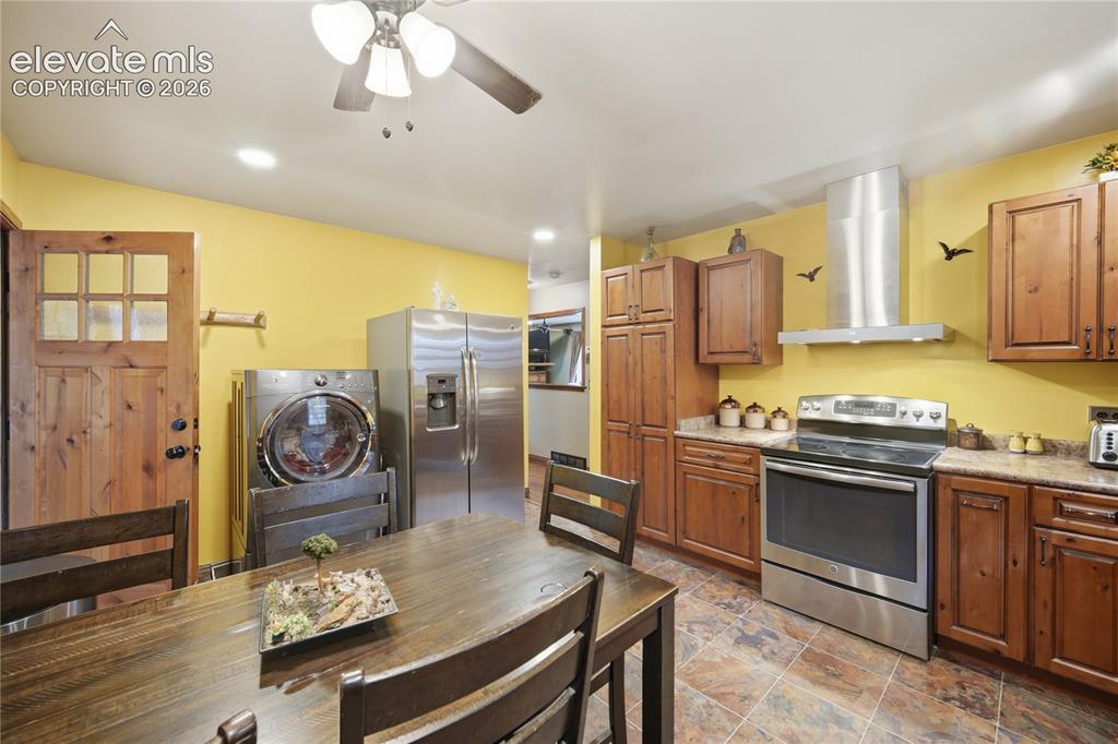 Image 18 of 28: Kitchen