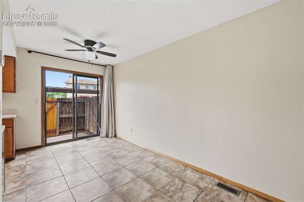 Image 8 of 27: Dining Area