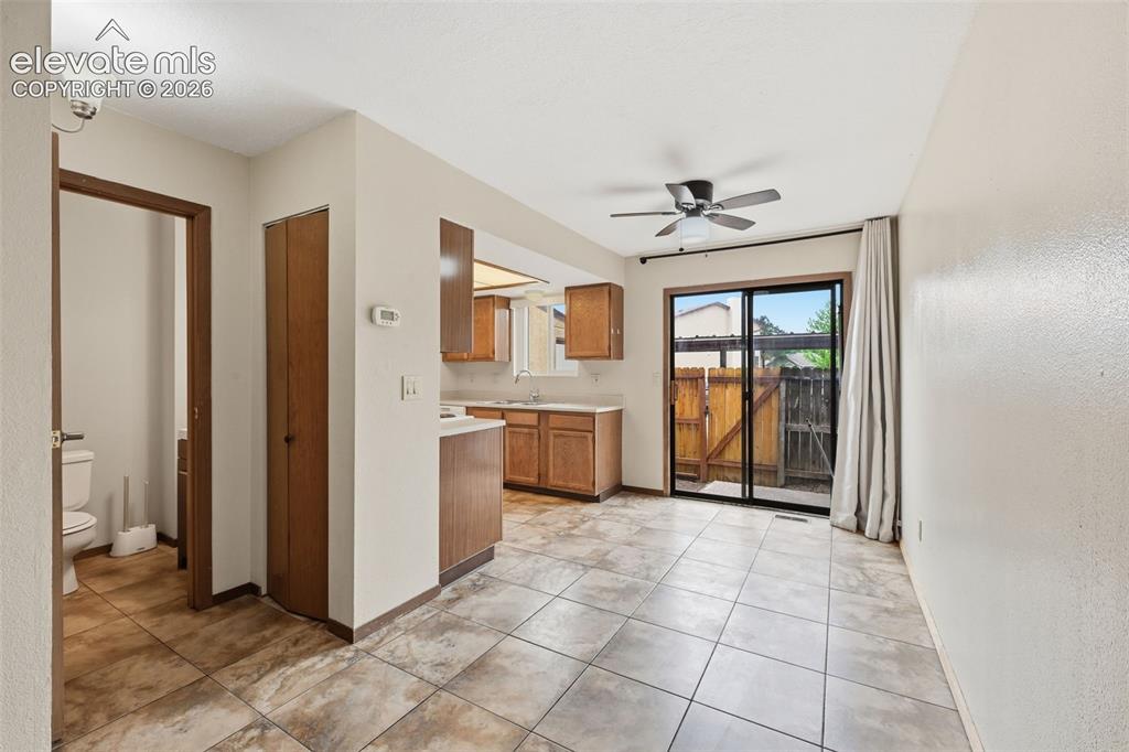 Image 9 of 27: Kitchen