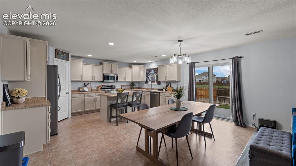 Image 12 of 40: Dining Area