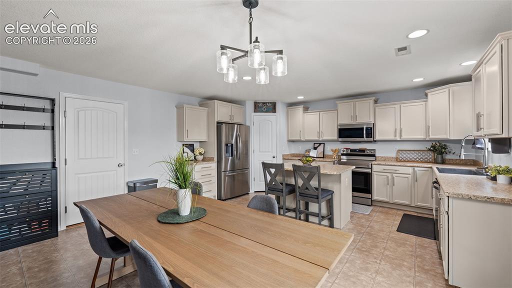 Image 13 of 40: Dining Area