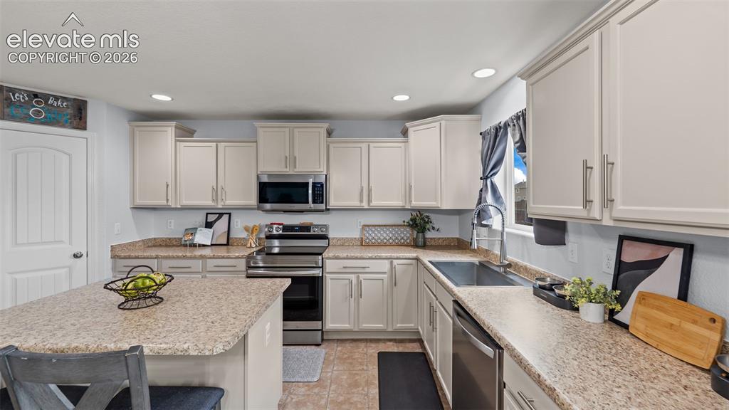 Image 16 of 40: Kitchen