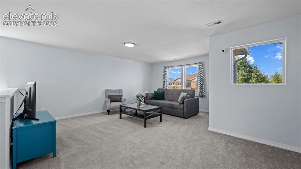 Image 18 of 40: Loft