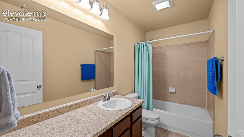 Image 21 of 40: Bathroom