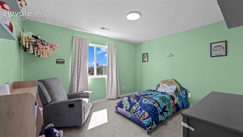 Image 23 of 40: Bedroom