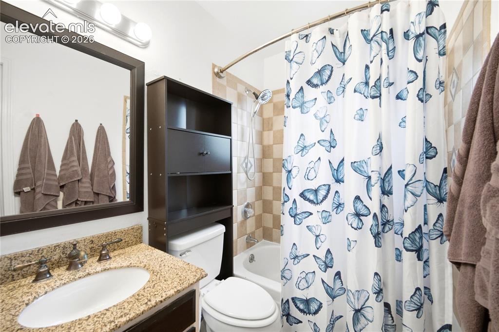 Image 11 of 30: Bathroom