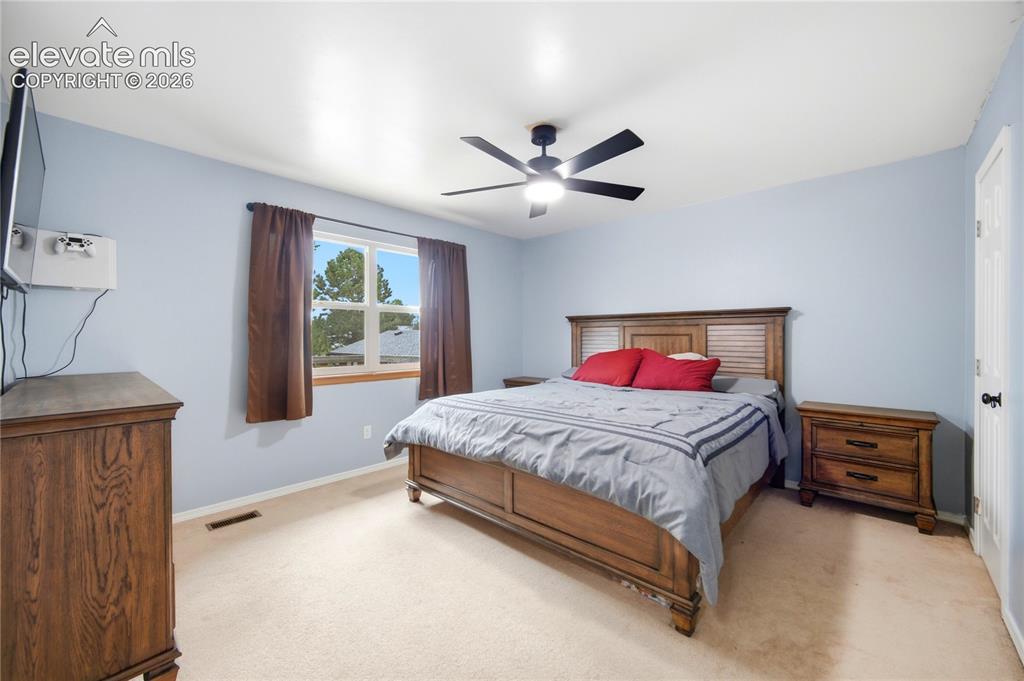 Image 12 of 30: Bedroom