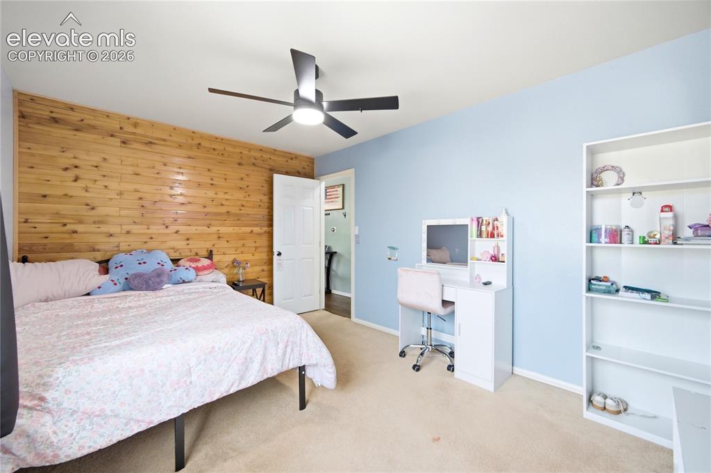 Image 14 of 30: Bedroom