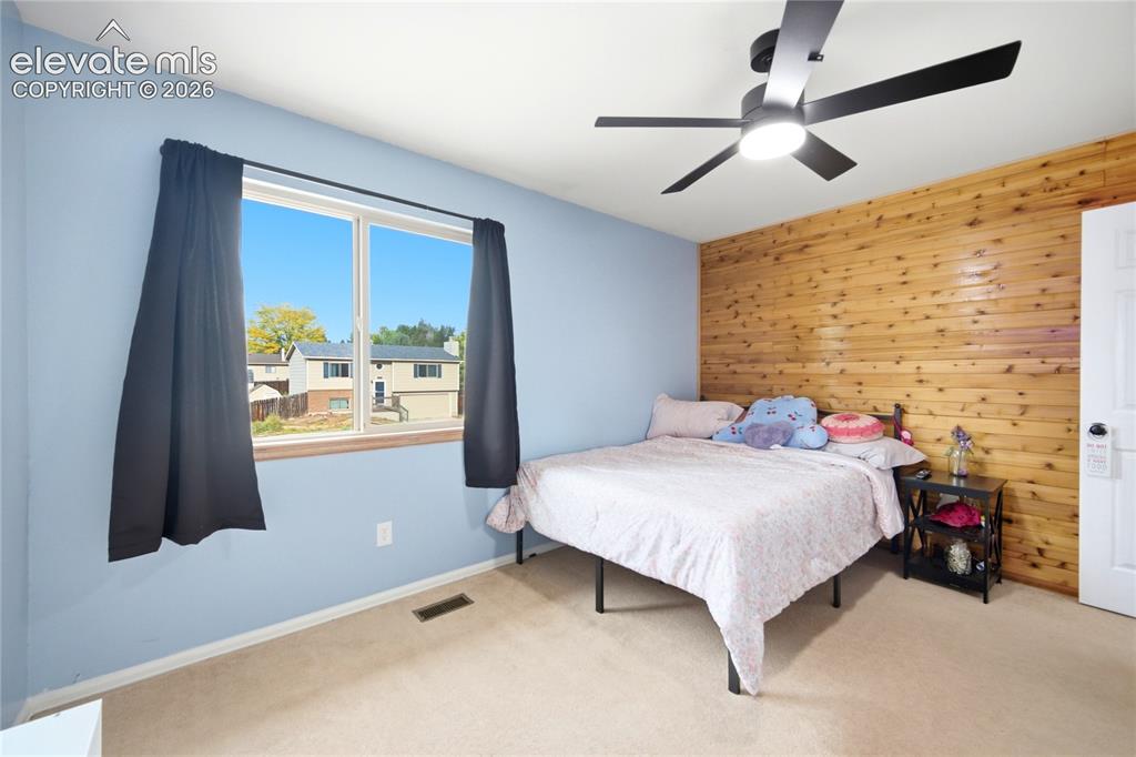 Image 15 of 30: Bedroom