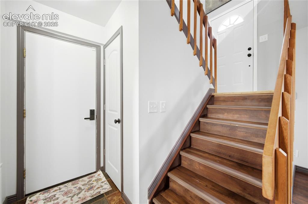 Image 4 of 30: Entry