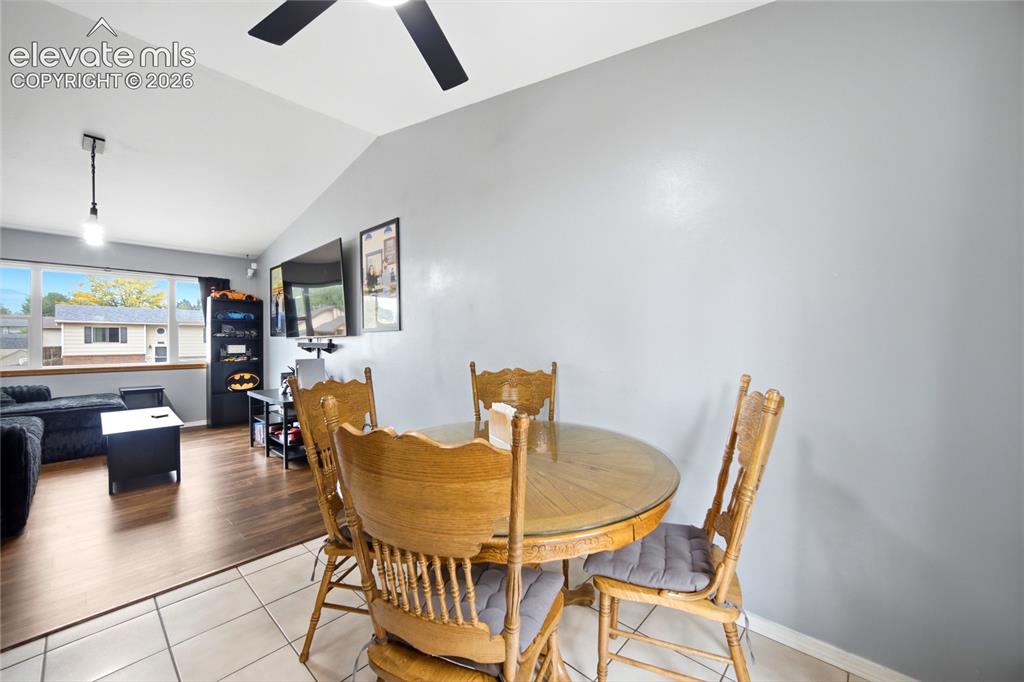 Image 7 of 30: Dining Area
