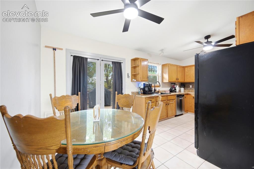 Image 8 of 30: Dining Area