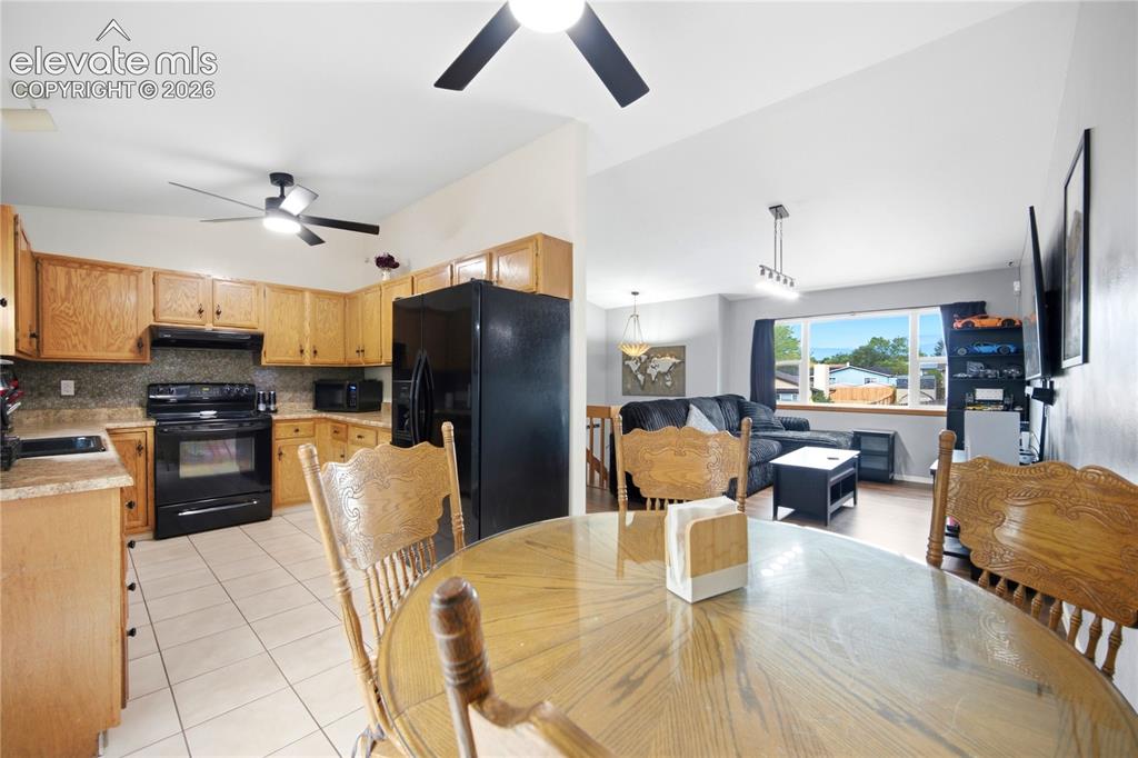 Image 9 of 30: Kitchen