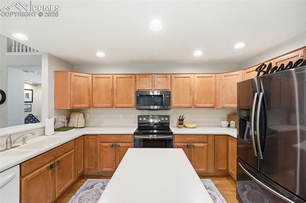 Image 11 of 49: Kitchen