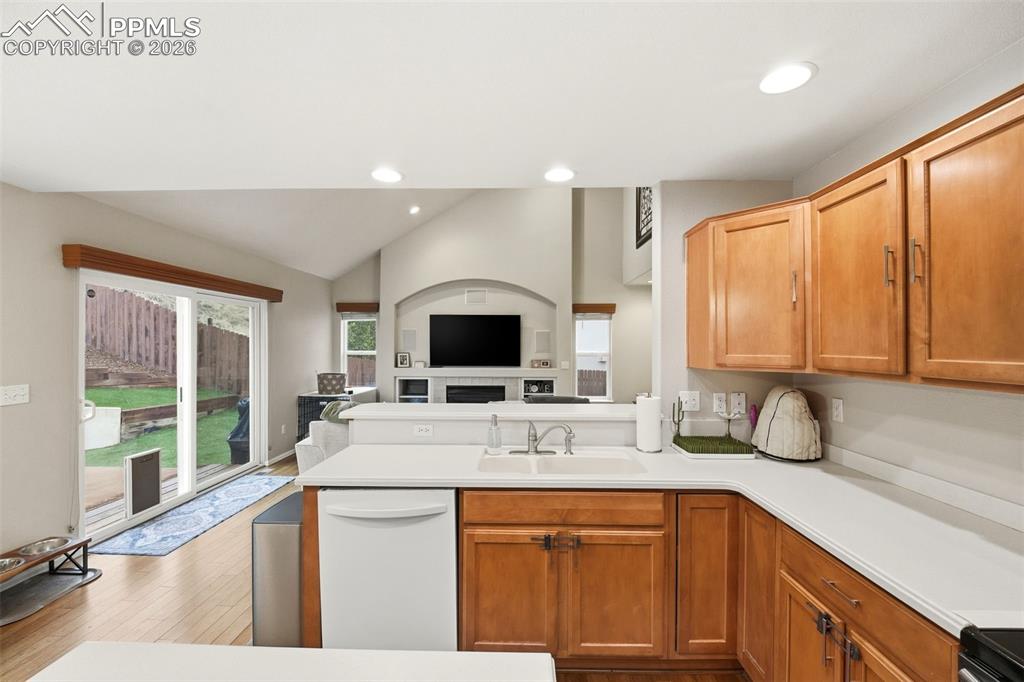 Image 13 of 49: Kitchen