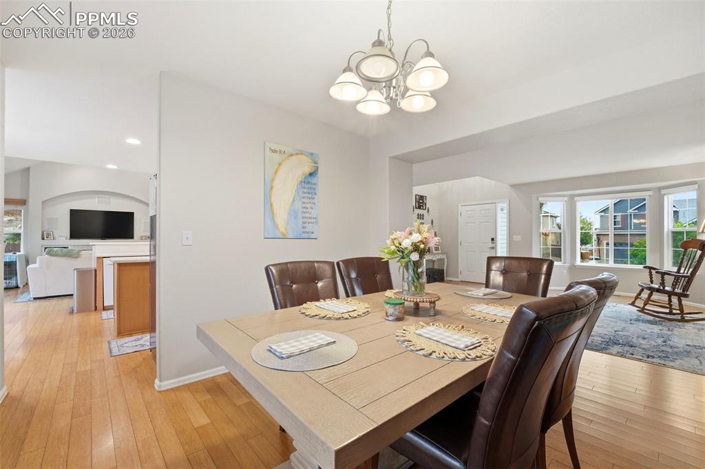 Image 15 of 49: Dining Area
