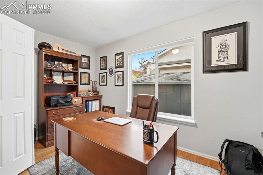 Image 16 of 49: Office