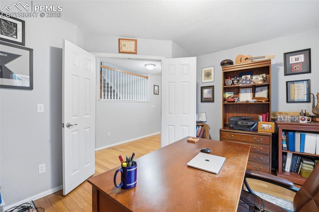 Image 17 of 49: Office