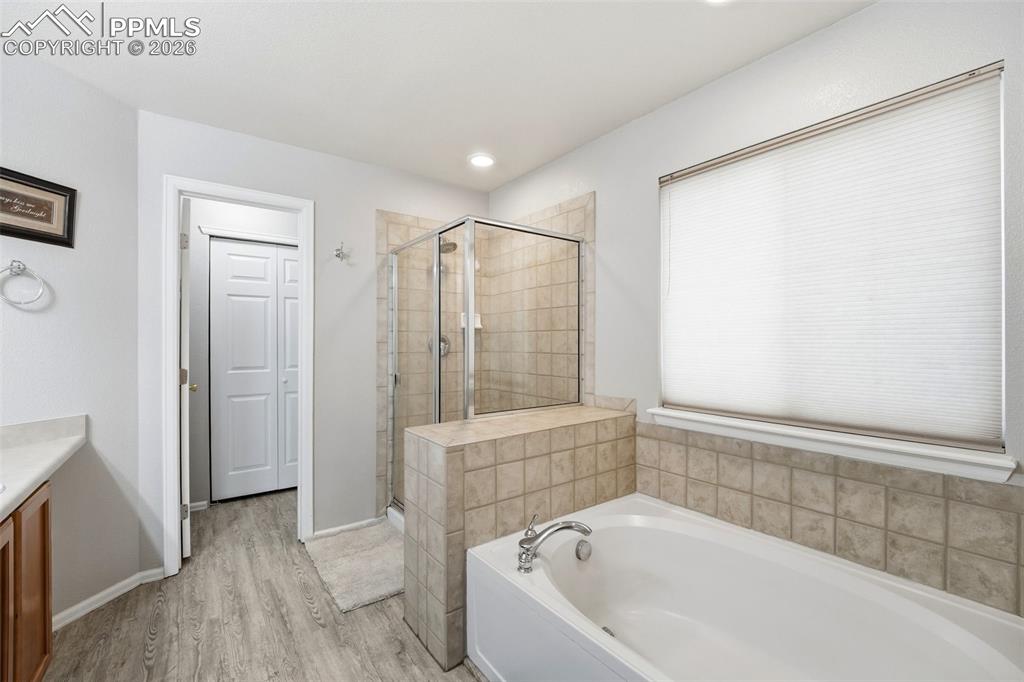Image 24 of 49: Bathroom