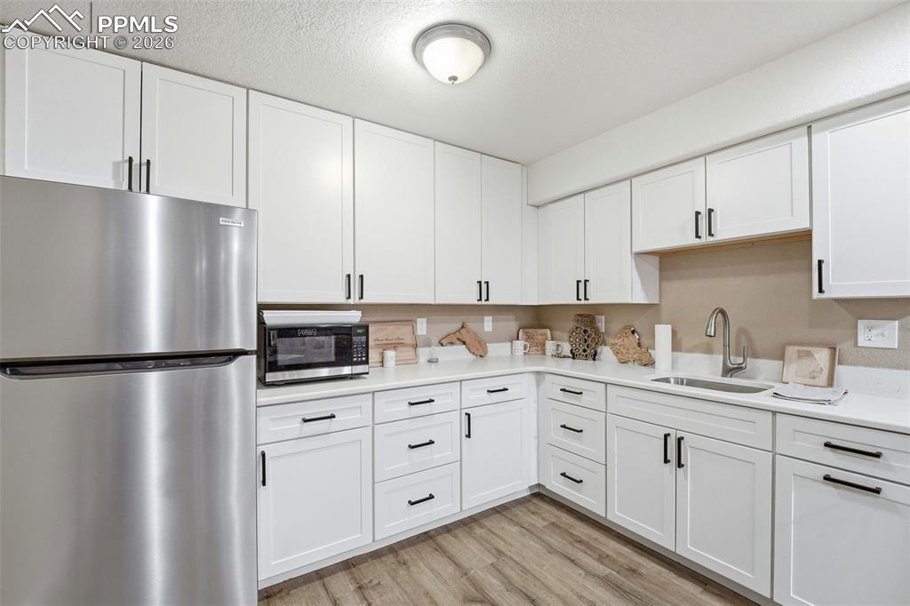 Image 31 of 49: Kitchen