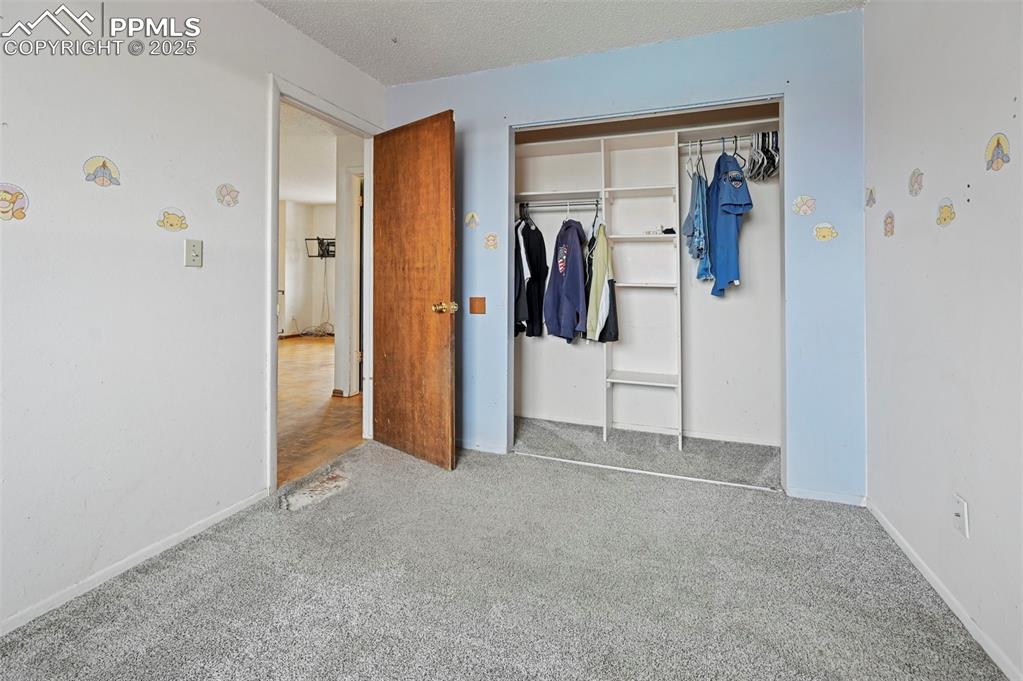 Image 11 of 27: Bedroom