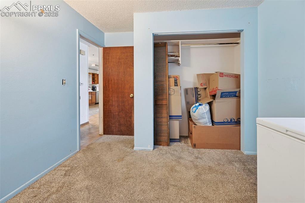 Image 14 of 27: Bedroom