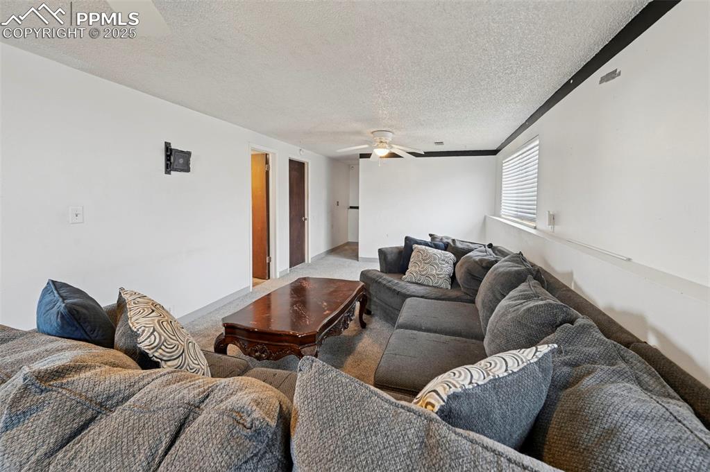 Image 16 of 27: Living Room