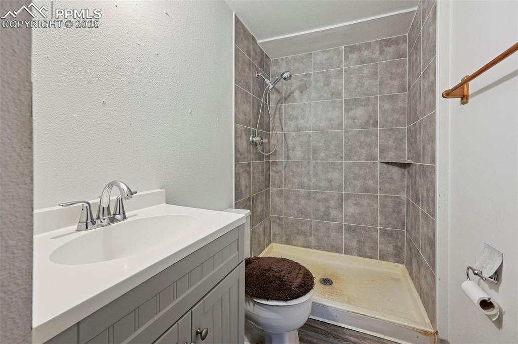 Image 20 of 27: Bathroom