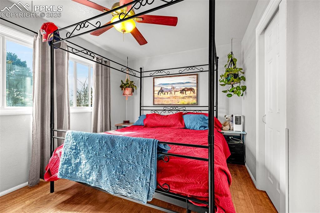 Image 11 of 49: Bedroom