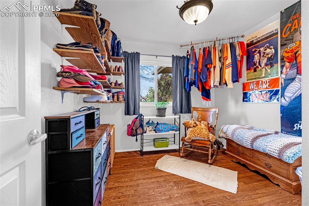 Image 15 of 49: Closet