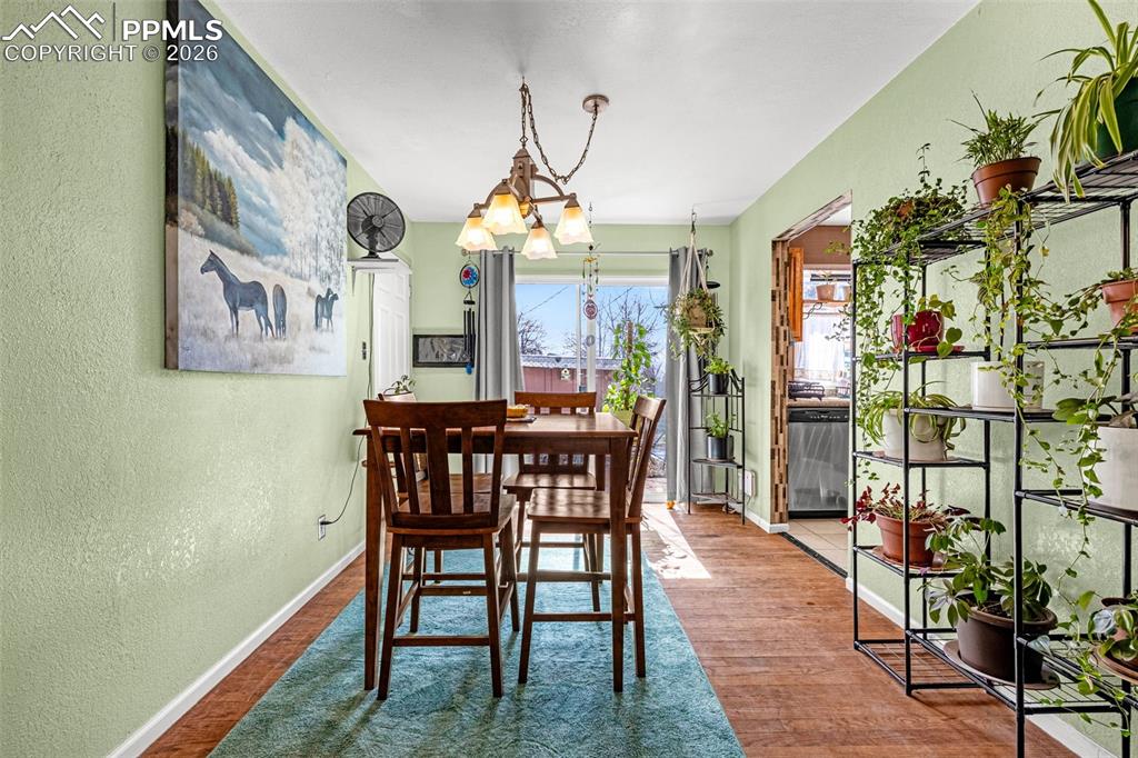 Image 7 of 49: Dining Area