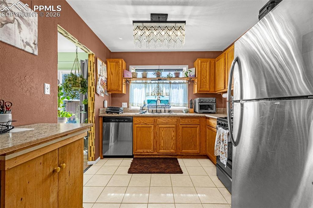 Image 8 of 49: Kitchen