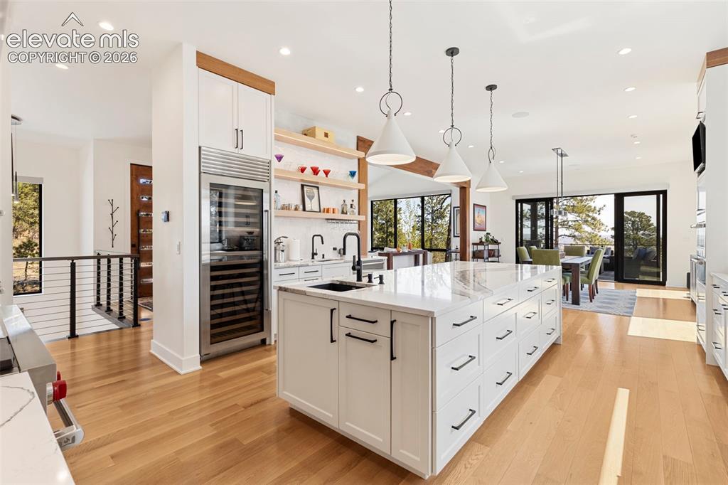 Image 15 of 50: Kitchen